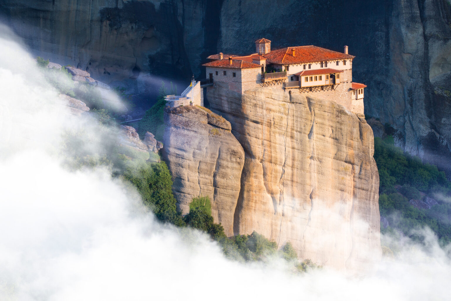 Beautiful,Misty,Layers,Of,Mountains,Near,Meteora,In,Greece,In